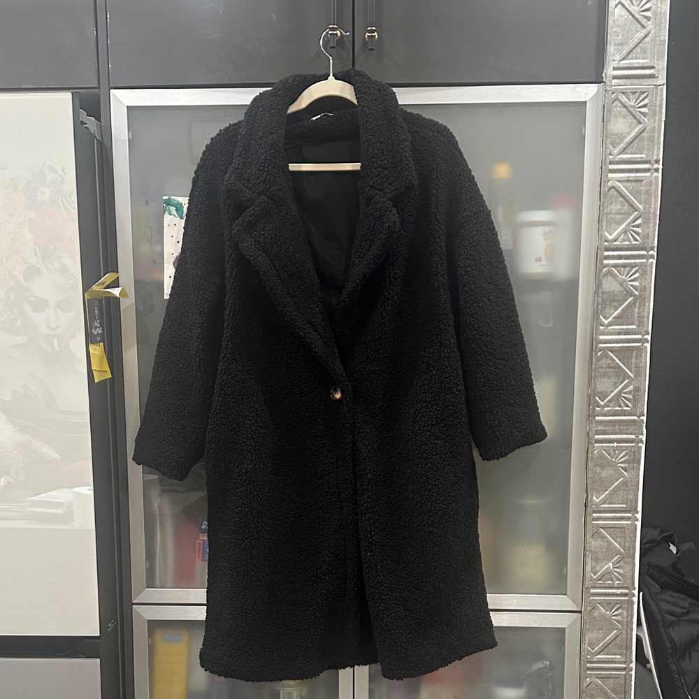 HYFVE Elegant Black Teddy Coat